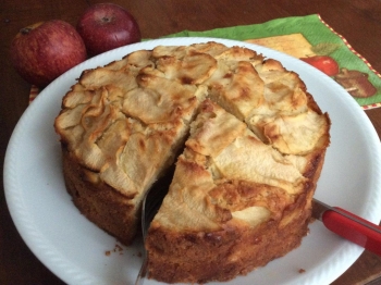 Torta di mele con farina di cocco e mandorle